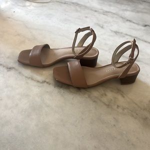 Nice flat heels by Kelly & Katie